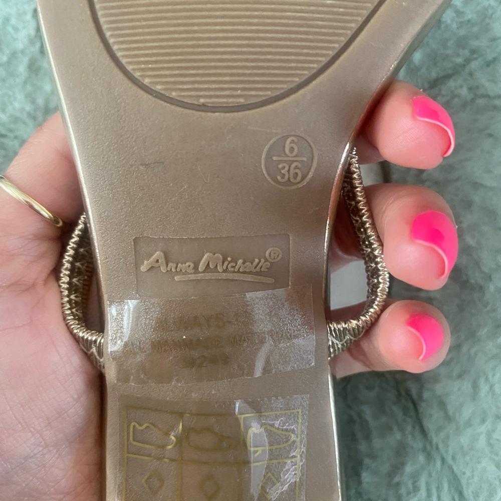 Chic Gold Rhinestone Heels – Size 6 - Picture 5 of 5
